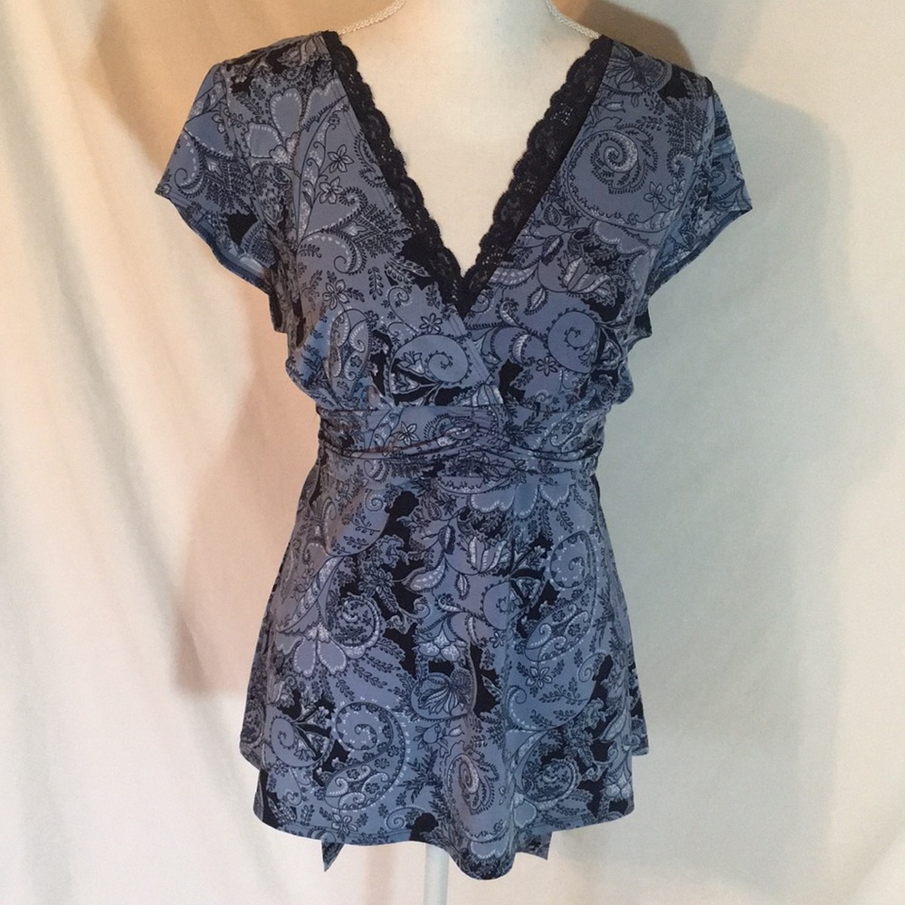 Beautiful paisley blue dress top!